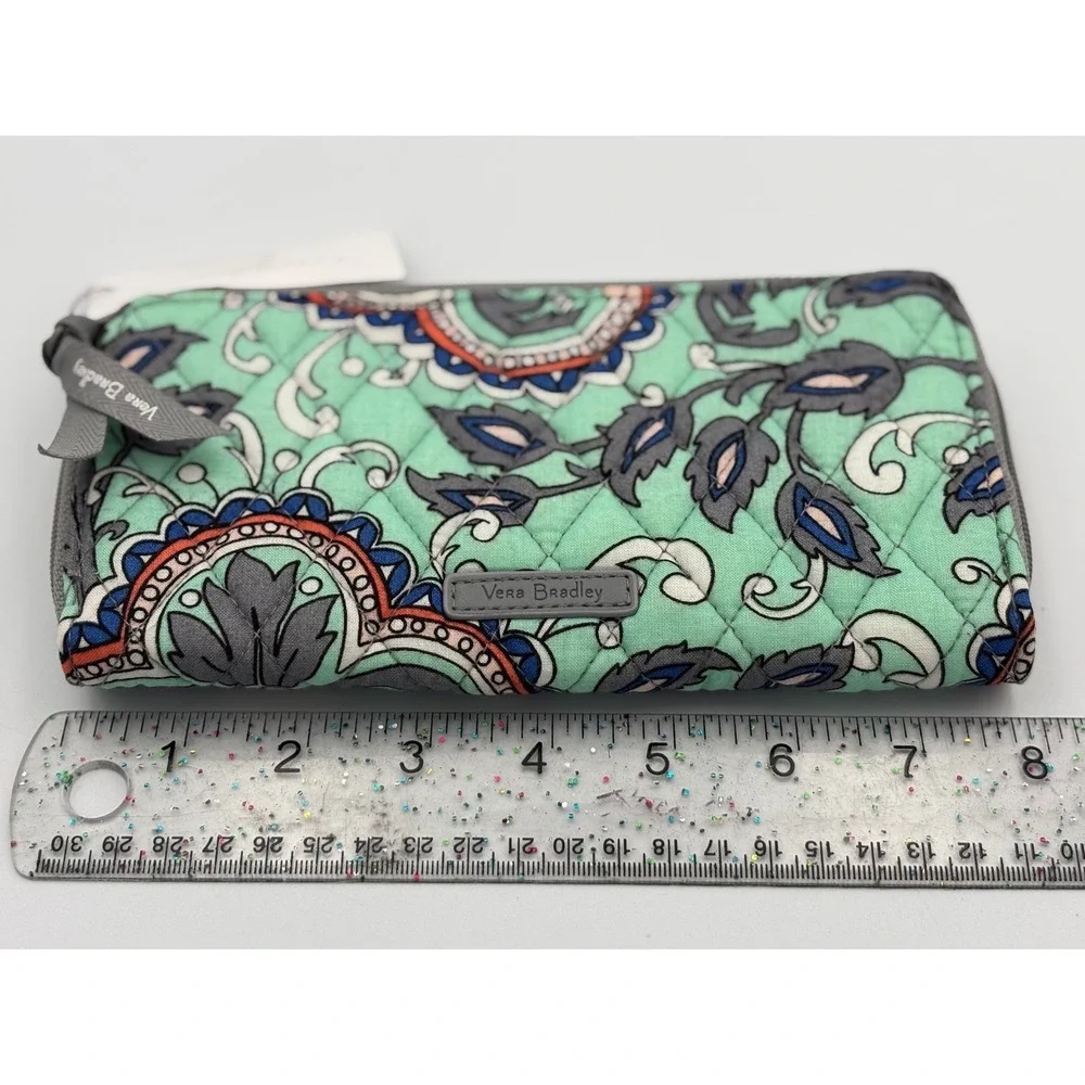 Vera Bradley Heather Zip Around Wallet NWT Retired Paisley‎ Green Blue Pink $65 - Picture 2 of 7